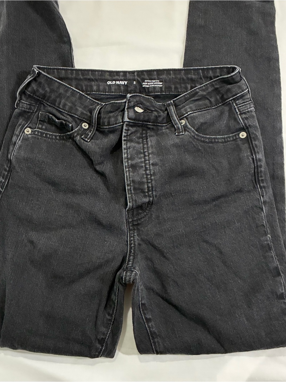 Old Navy Women's Extra High-Rise Pop Icon Skinny jeans in a black wash Size 2